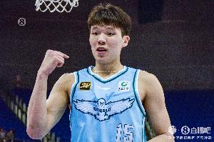 在线入口-首轮战浙江！媒体人：青岛没人防得住约克 浙江队员很了解刘维伟